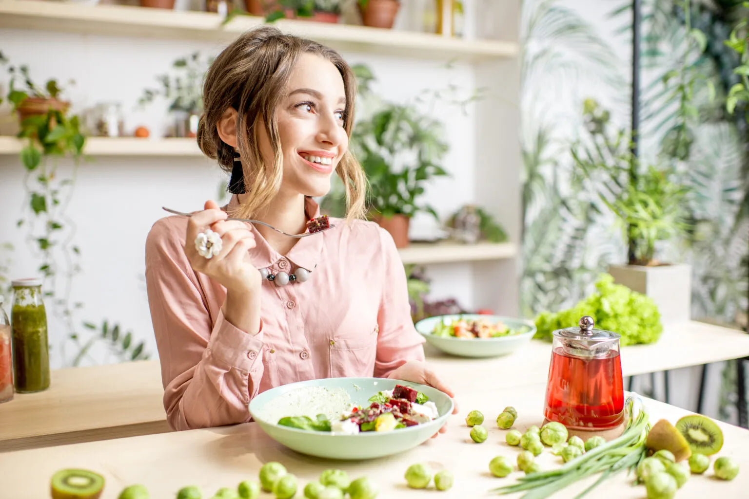 Menstruationsschmerzen und Ernährung: Lebensmittel, die helfen und solche, die du meiden solltest